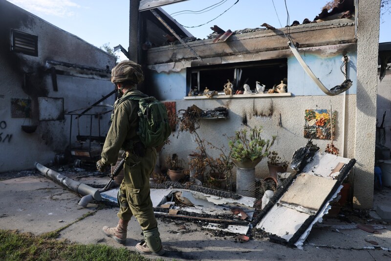 Die Hamas wütete im Kibbuz Beeri über Stunden, erst dann traf das Militär ein. (Bild: AFP/Menahem KAHANA)