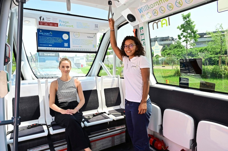 „Krone“-Ferialpraktikantin Verena (li.) durfte den Bus testen. (Bild: Evelyn Hronek)