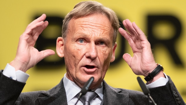 BVB-Boss Hans-Joachim Watzke traute seinen eigenen Augen nicht. (Bild: APA Pool/APA/dpa/Bernd Thissen)