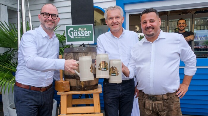 SP-Stadtrat Dietmar Prammer, Josef Pauken- haider (Brau Union) und Wirt Ümit Mete (v.l.)