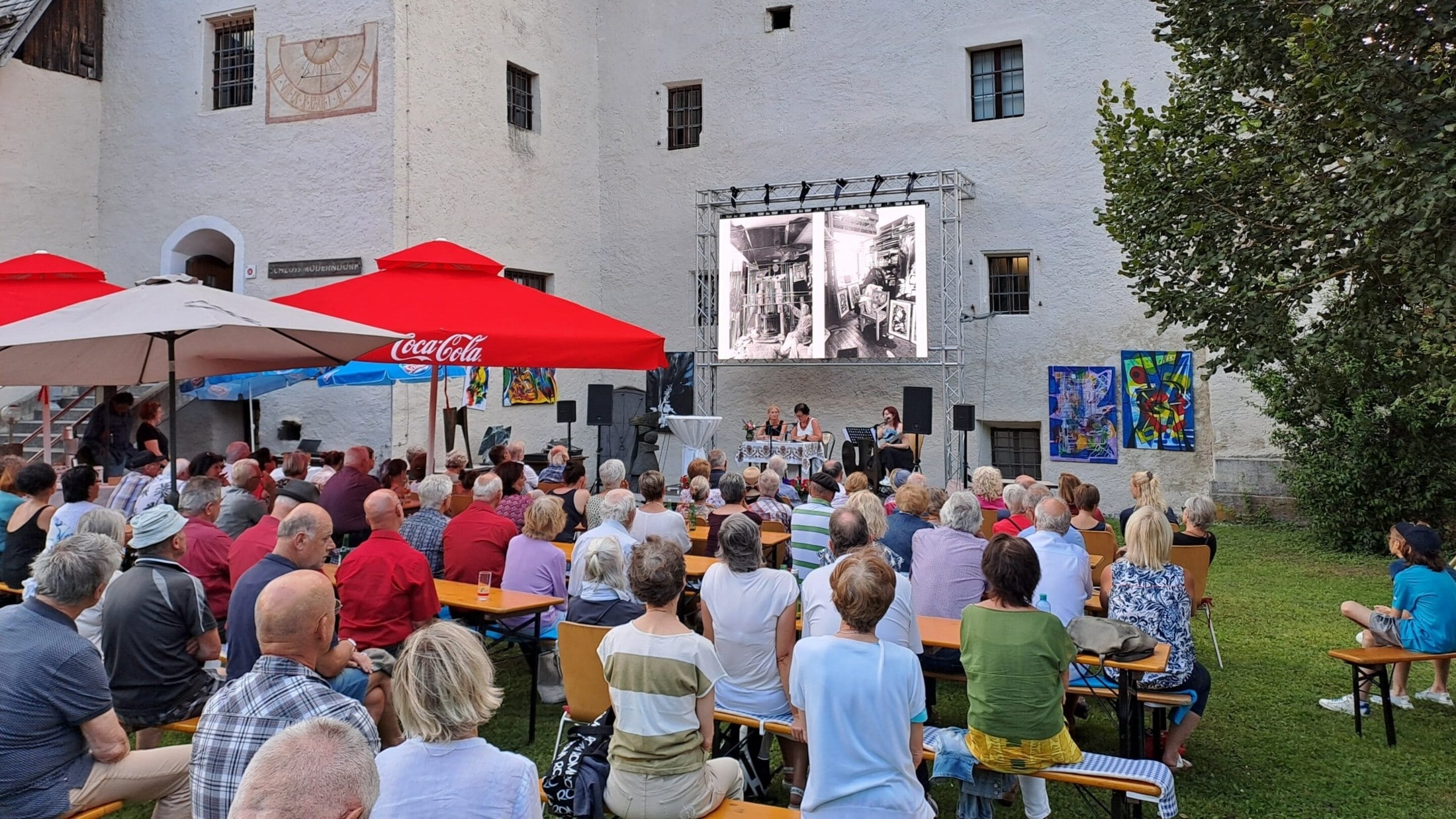 Lesungen von Lyrik und aus der Biographie, Musik und die Idylle im Schlossgarten von Möderndorf lockte am Donnerstag, 11.Juli, ins Gailtal. (Bild: Christina Natascha Kogler)