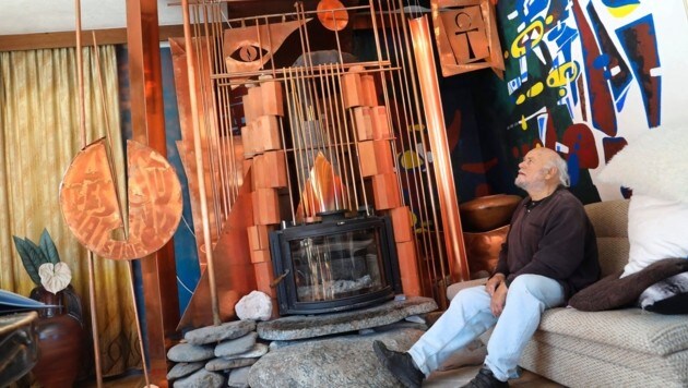 Herbert Unterbergers „Feuerorgel“ in seinem Haus im Gailtal. (Bild: Rojsek-Wiedergut Uta/Uta Rojsek-Wiedergut)