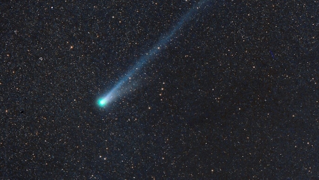 The dust trail of comet 109P/Swift-Tuttle triggers the annual Perseids "fireworks" on Earth. (Bild: Gerald Rhemann)