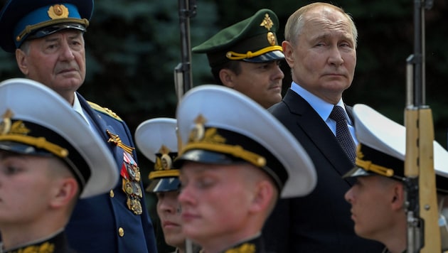 Peace efforts look different: Putin allows attacks without regard for casualties, his soldiers end up as cannon fodder. (Bild: AFP/Sergei GUNEYEV)