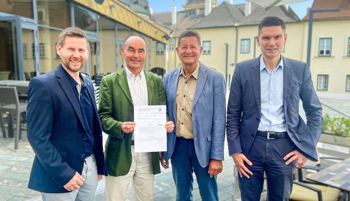 Wieseneder, Linhart, Schmitzer and Wiltschnigg (from left) announce: Demolition work on the site is to start this year.