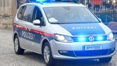 Die Wiener Polizei greift zu, nachdem das Opfer den Prügel-Tätern über den Weg läuft. ...