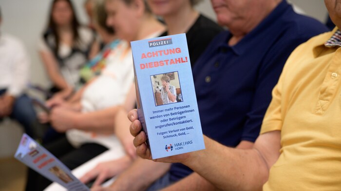 The project by Cyber-HAK and the police aims to educate older people in particular.