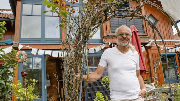 A dispute with his energy supplier turned into a life in "blackout": Johannes Geisler from Mattsee in Salzburg's Flachgau region doesn't mind. (Bild: Markus Tschepp/Tschepp Markus)