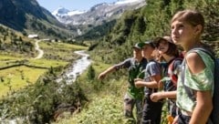 Tiere beobachten, wandern, Feuer machen und draußen schlafen – in Neukirchen Tagesprogramm von Kindern. (Bild: Nationalpark Hohe Tauern)