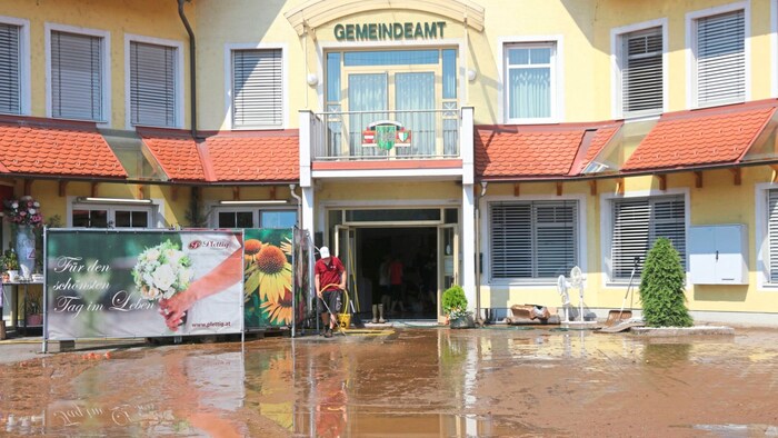 Auch das Gemeindeamt von Krottendorf stand unter Wasser