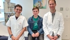 Die Oberärzte Gudrun Gröppel und Christian Auer behandelten Tim im Linzer Kepler Universitätsklinikum. (Bild: KUK)