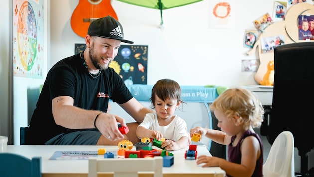 108 childminders from the Aktion Tagesmütter OÖ association are threatened with dismissal, as René Schindlegger reports on Bild. (Bild: Wenzel Markus)