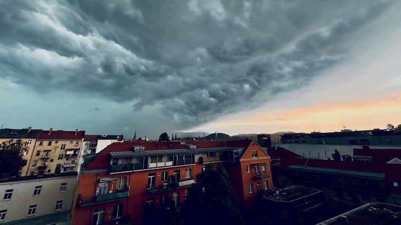 Dunkle Gewitterwolken auch über der Landeshauptstadt Graz (Bild: Christoph Hartner)