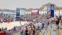 The center court had to be cleared due to a thunderstorm warning. (Bild: Urbantschitsch Mario)