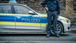 Der Täter konnte einem Polizisten die Waffe entreißen (Symbolbild).