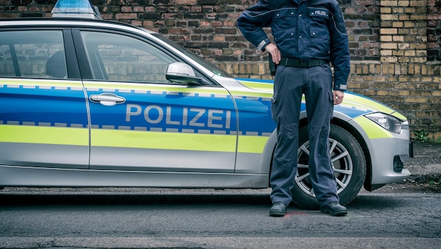 Der Täter konnte einem Polizisten die Waffe entreißen (Symbolbild).