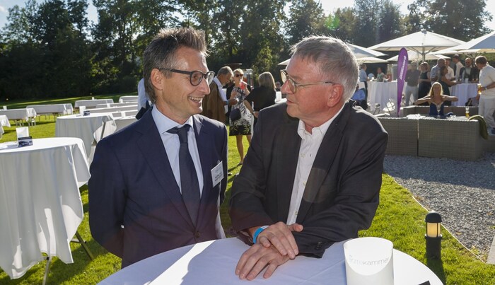 Ärztekammer-Präsident Karl Forstner (re.) mit dem neuen Direktor Stefan Rauchenzauner