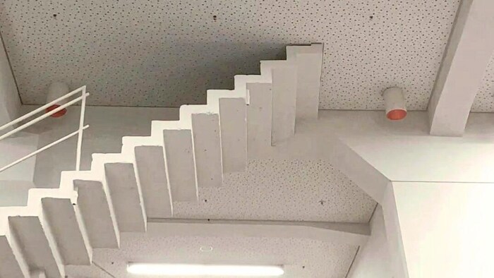 Die Treppe im Stadion, die ins Nichts führt.