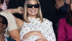 Margot Robbie zeigte in Wimbledon erstmals ihren Babybauch. (Bild: www.viennareport.at)