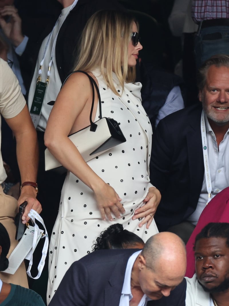 A baby bump was clearly visible under Margot Robbie's dress. (Bild: www.viennareport.at)