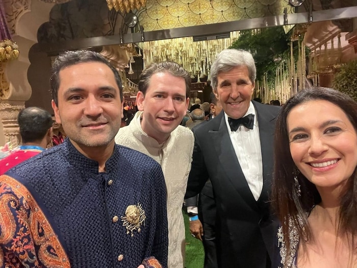 Auch Sebastian Kurz feierte mit – und posierte unter anderem mit John Kerry.