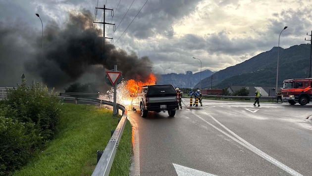 Das Auto brannte lichterloh (Bild: Kantonspolizei Sankt Gallen)