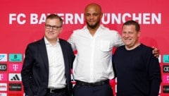 CEO Jan-Christian Dreesen, coach Vincent Kompany and sports director Max Eberl (from left to right) (Bild: AFP/APA/Michaela STACHE)