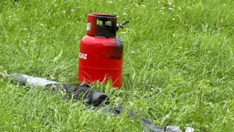 This gas cylinder caught fire. (Bild: Feuerwehr Fieberbrunn)