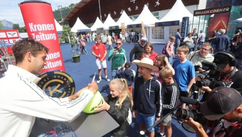 Tennis player Tomás Martín Etcheverry signed autographs at the "Krone" truck last year. (Bild: Birbaumer Christof)