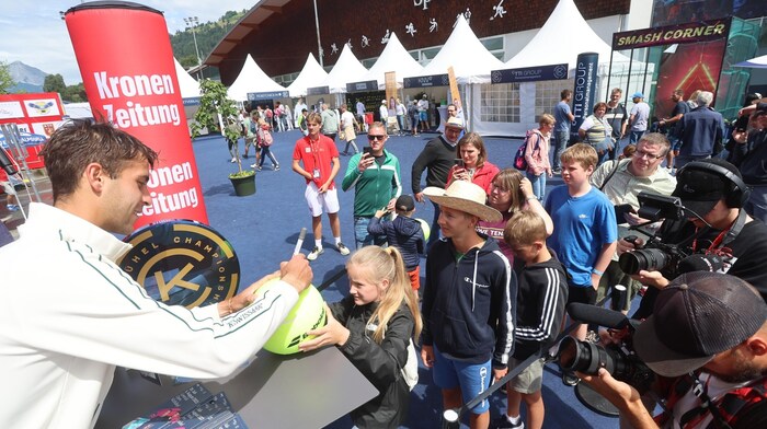 Der Tennisspieler Tomás Martín Etcheverry gab im Vorjahr Autogramme beim „Krone“-Truck.