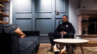 Pep Lijnders nahm sich im Trainingslager im Brandlhof in Saalfelden ausführlich Zeit für die „Krone“. (Bild: Tröster Andreas)