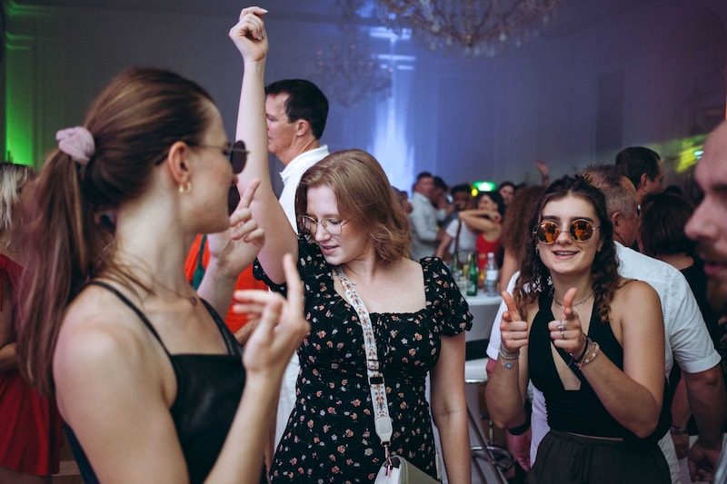 Am Freitag ging es nach dem Stadion bei der VELO Beach Party im VIEiPEE und in der Pratersauna weiter. (Bild: Benjamin Bröderer)