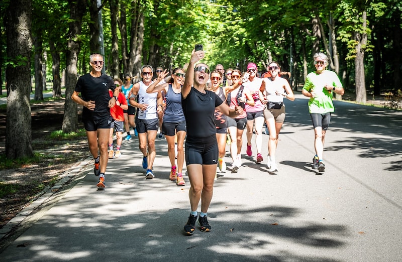 Joyce Hübner rief in Wien zum Community-Run auf, die Teilnehmenden nahmen bis zu zwei Stunden Fahrt in Kauf, um dabei zu sein. (Bild: stelzmueller)