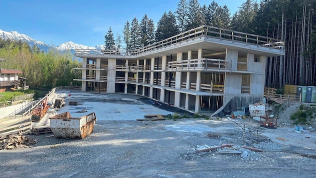 The construction site in Igls was deserted for several months. (Bild: Meinert Claus)