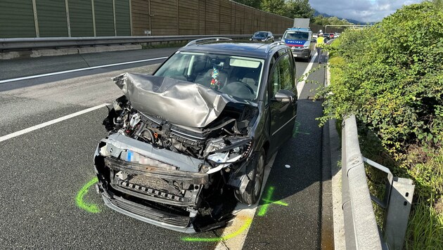 An beiden beteiligten Fahrzeugen ist der Schaden groß.