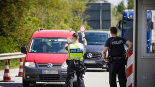 Bei Grenzkontrollen werden immer wieder gesuchte Straftäter aus dem Verkehr gezogen