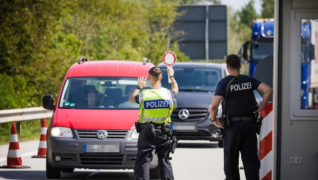 Bei Grenzkontrollen werden immer wieder gesuchte Straftäter aus dem Verkehr gezogen