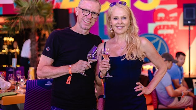 Peter Stöger mit Frau Ulrike Kriegler im VIP-Bereich am Wiener Heumarkt. (Bild: Mario Urbantschitsch)