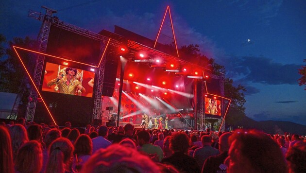 Auch die Lichttechnik spielte bei der Jubiläums-Starnacht alle Stücke.  (Bild: Evelyn Hronek/EVELYN HRONEK)