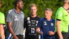 WAC-Coach Didi Kühbauer holte im Camp-Test gegen Straßburg (Fr) und Star-Trainer Patrick Vieira (li.) trotz 45-minütiger Unterzahl ein 0:0. (Bild: F. Pessentheiner)