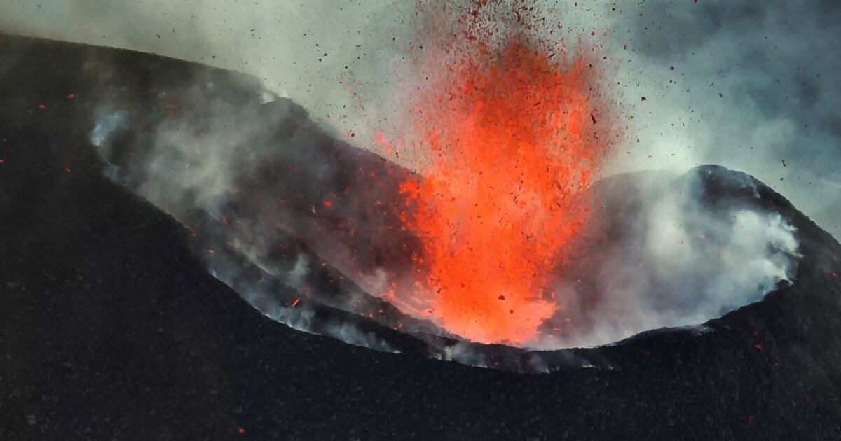 Drone video shows: - Etna volcano has grown due to eruptions | krone.at
