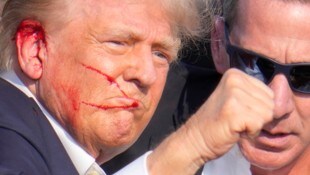 „Es hat meinen Haaren nichts ausgemacht, könnt ihr das glauben?“, scherzte Trump.