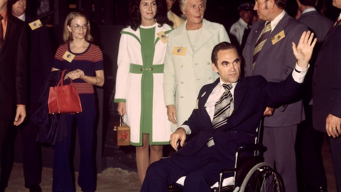 George C. Wallace blieb nach dem Attentat während einer Wahlkampfveranstaltung gelähmt. 