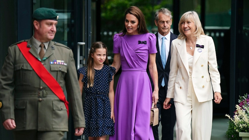 Prinzessin Kate brachte Prinzessin Charlotte mit nach Wimbledon. (Bild: APA/Aaron Chown/Pool Photo via AP)