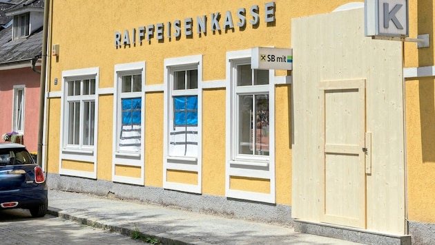 The ATM at the Raika branch in Drosendorf was blown up. (Bild: Molnar Attila/Attila Molnar)