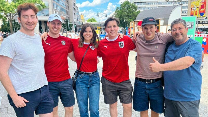 Fans aus Innsbruck, Oberösterreich und dem Burgenland beim EM-Finale. (Bild: Peter Moizi)