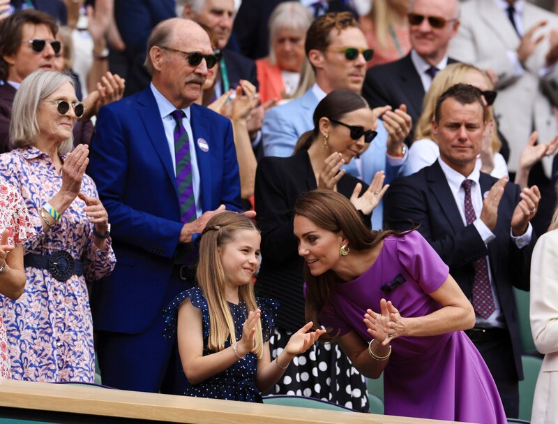 Kate repeatedly leaned over to Charlotte to whisper with her. (Bild: Takuya Matsumoto / AP / picturedesk.com)