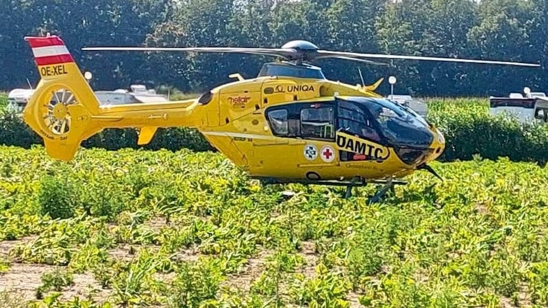 Mit dem Hubschrauber musste das kleine Kind ins Spital geflogen werden (Symbolbild) (Bild: Christian Schulter)