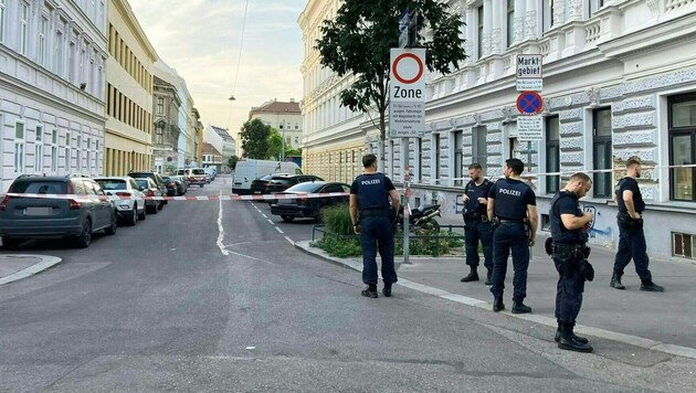 Schock rundum den Yppenplatz, nachdem dort am Sonntagabend auf zwei Männer geschossen wurde.  (Bild: APA/Sandera Walder)