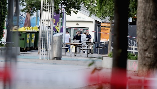 Securing evidence at the Yppenplatz crime scene in Ottakring (Bild: APA/Alex Halada)